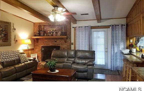 4th image of 1209 Eleanor Dr SW