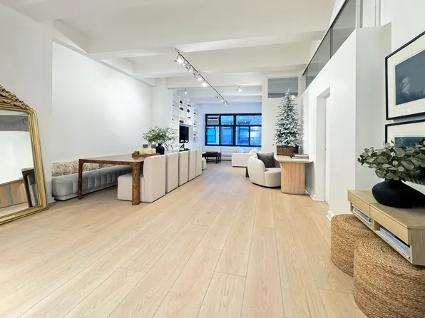 529 West 42nd Street image 1 of 7