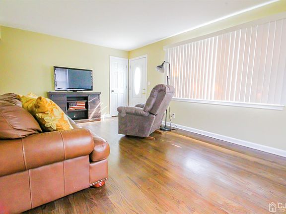 5th image of 190 Dartmouth St