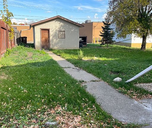 3rd image of 19 Maple Dr