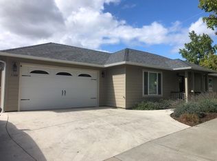 1188 NE Beacon Dr, Grants Pass, OR 97526