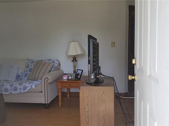 5th image of 10 Broad St