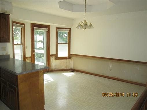 5th image of 517 NE Bristol Dr