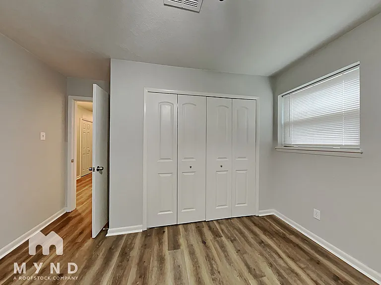 5244 Greene Ave — Photo 15