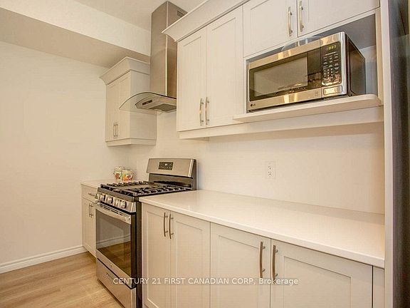 3rd image of 471 George St