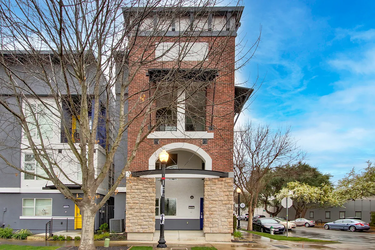Building Photo - 1727 6th St