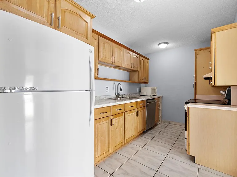 2028 SW 103rd Ct — Photo 4