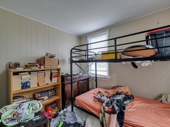 2976 N Delaware Dr, Mount Bethel, PA 18343