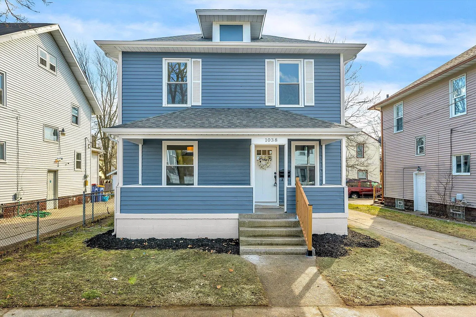 1038 Worden St SE photo 1