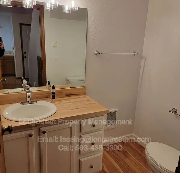 3121 NE Flintlock Pl — Photo 10