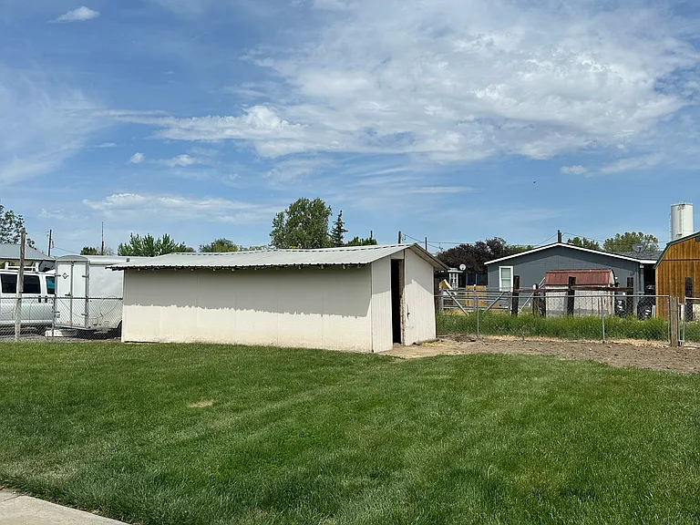 317 Maple St — Photo 3