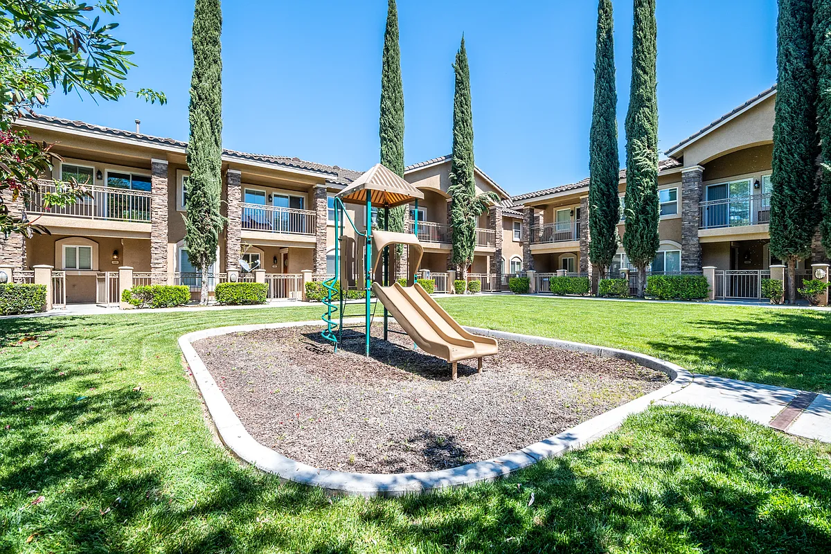 Building Photo - 11547 Magnolia Ave #1304