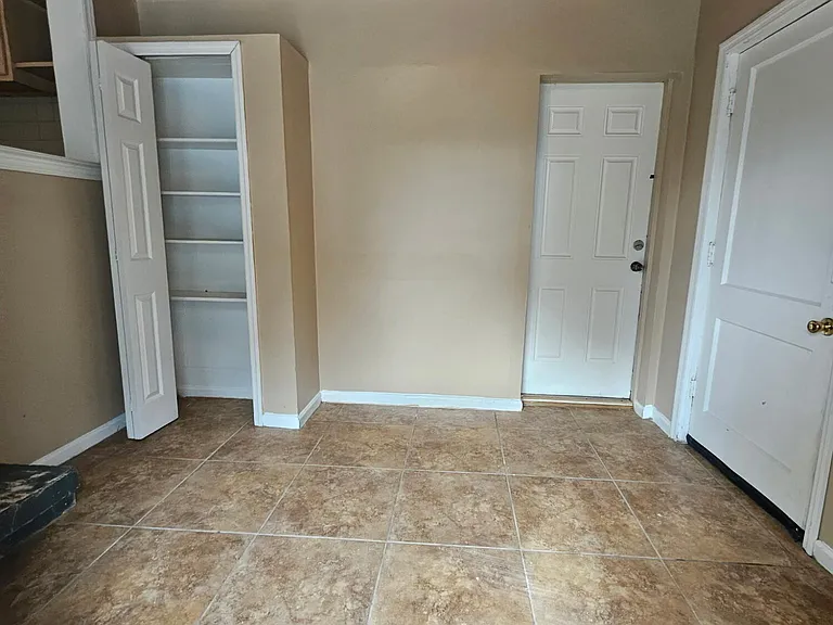 1164 Maynard St — Photo 10