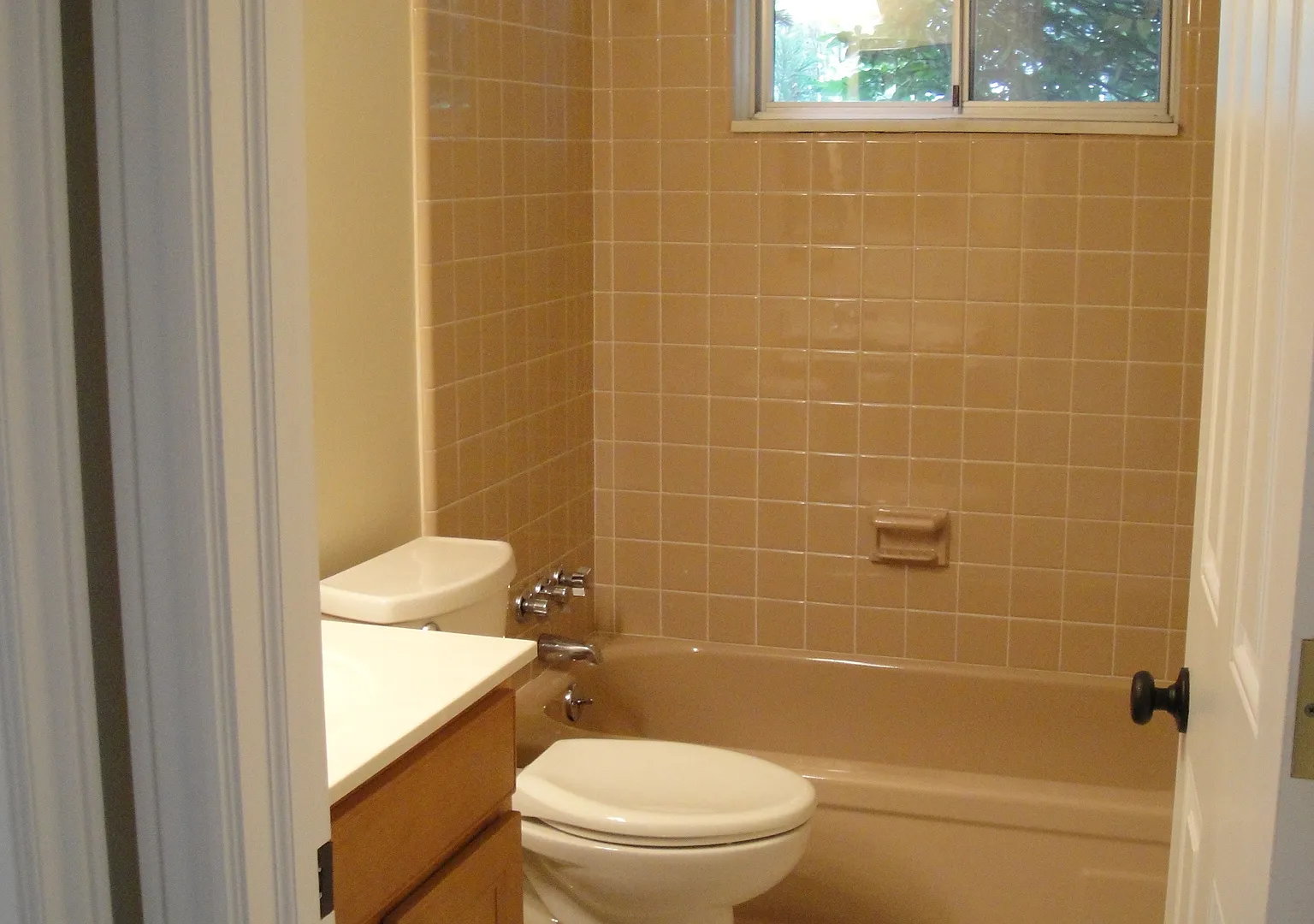 650 Forest Ave — Photo 3