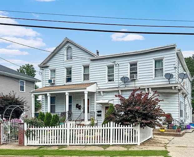 1st image of 716 E Grand Ave