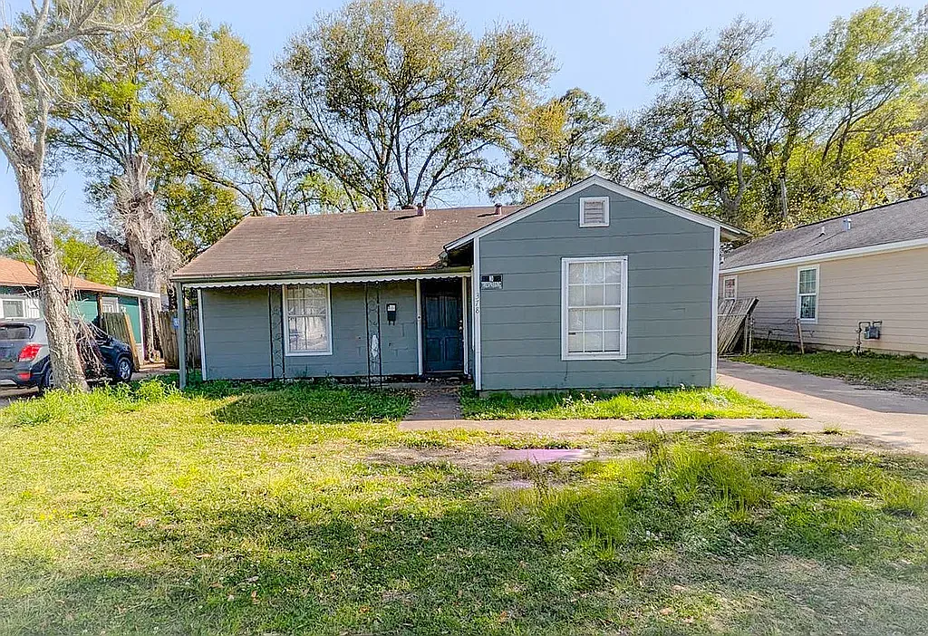 3 bed, 1243 sqft, $1,200 — Photo 1