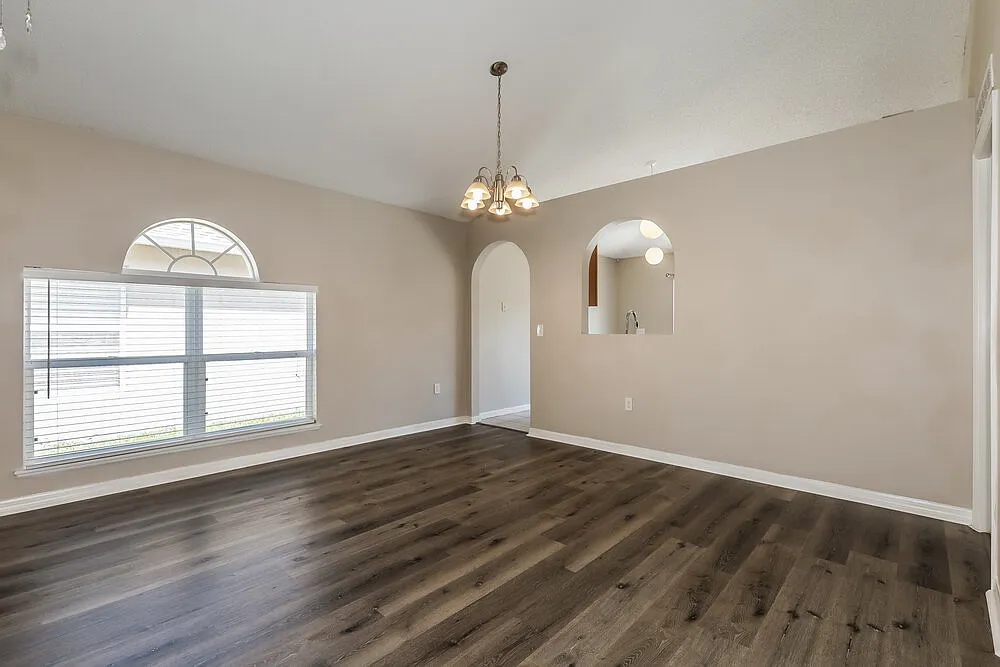 3 bed, 2.0 bath, 1292 sqft, $1,870 — Photo 4