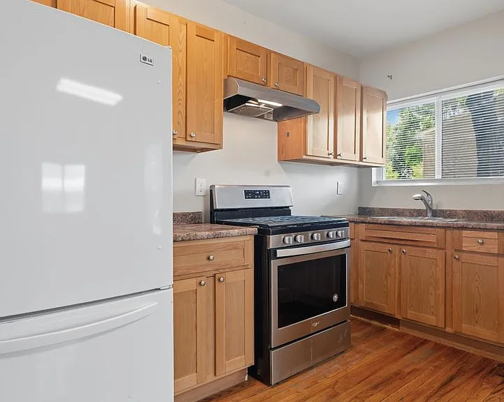 735 Union St — Photo 5