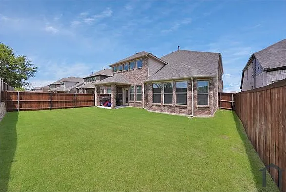 2701 Classical Dr — Photo 22