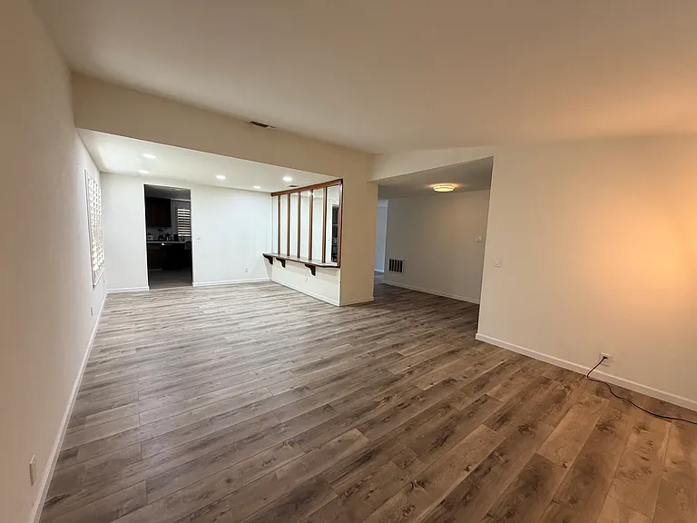 1302 Mossbrook Ct — Photo 8