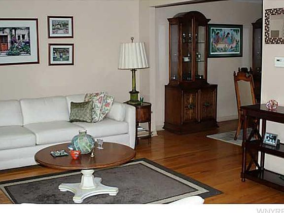3rd image of 47 Robin Hill Dr