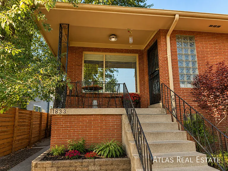 1833 N Hooker St — Photo 2