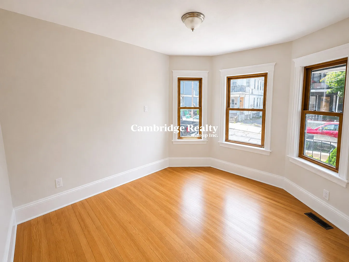 5 bed, 2.0 bath, 1600 sqft, $6,995 — Photo 2