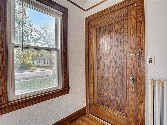 4th image of 4253 James Ave N