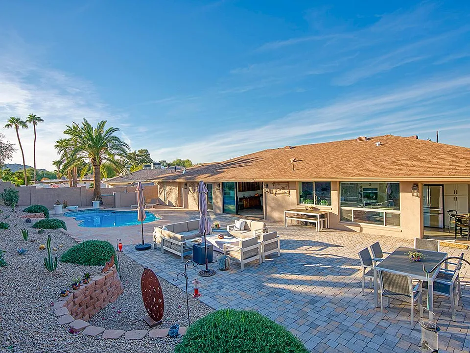 3337 E Las Rocas Dr