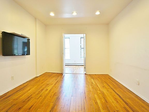 3rd image of 453 W 46th St APT 4C