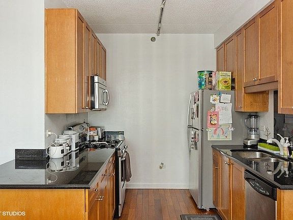 3rd image of 1250 S Indiana Ave #1403