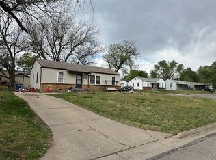 725 N Georgie Ave, Derby, KS 67037