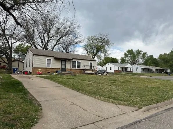 725 N Georgie Ave, Derby, KS 67037