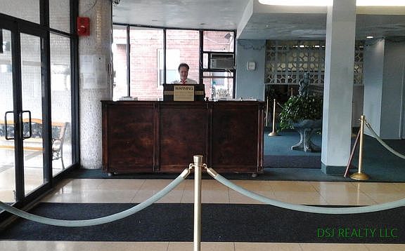 4th image of 8625 Van Wyck Expy APT 614