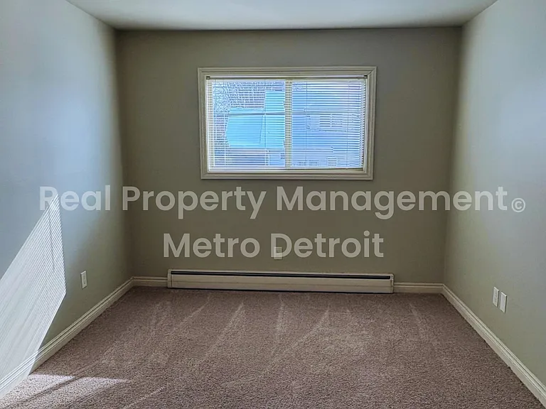 36241 Hathaway St — Photo 7