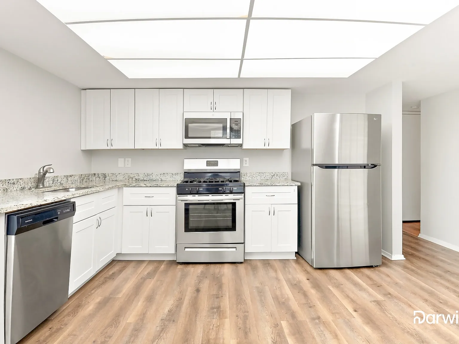3 bed, 2.0 bath, 1412 sqft, $2,330 — Photo 2