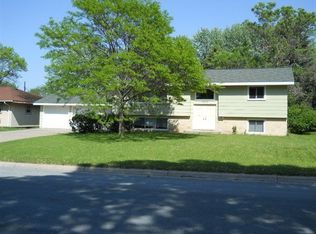 1017 Pierce St S, Shakopee, MN 55379