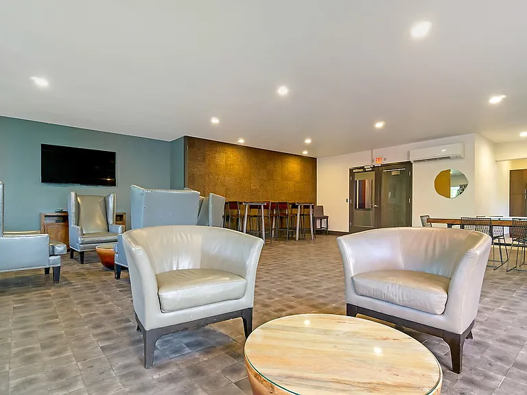 Woodland Commons — Photo 20