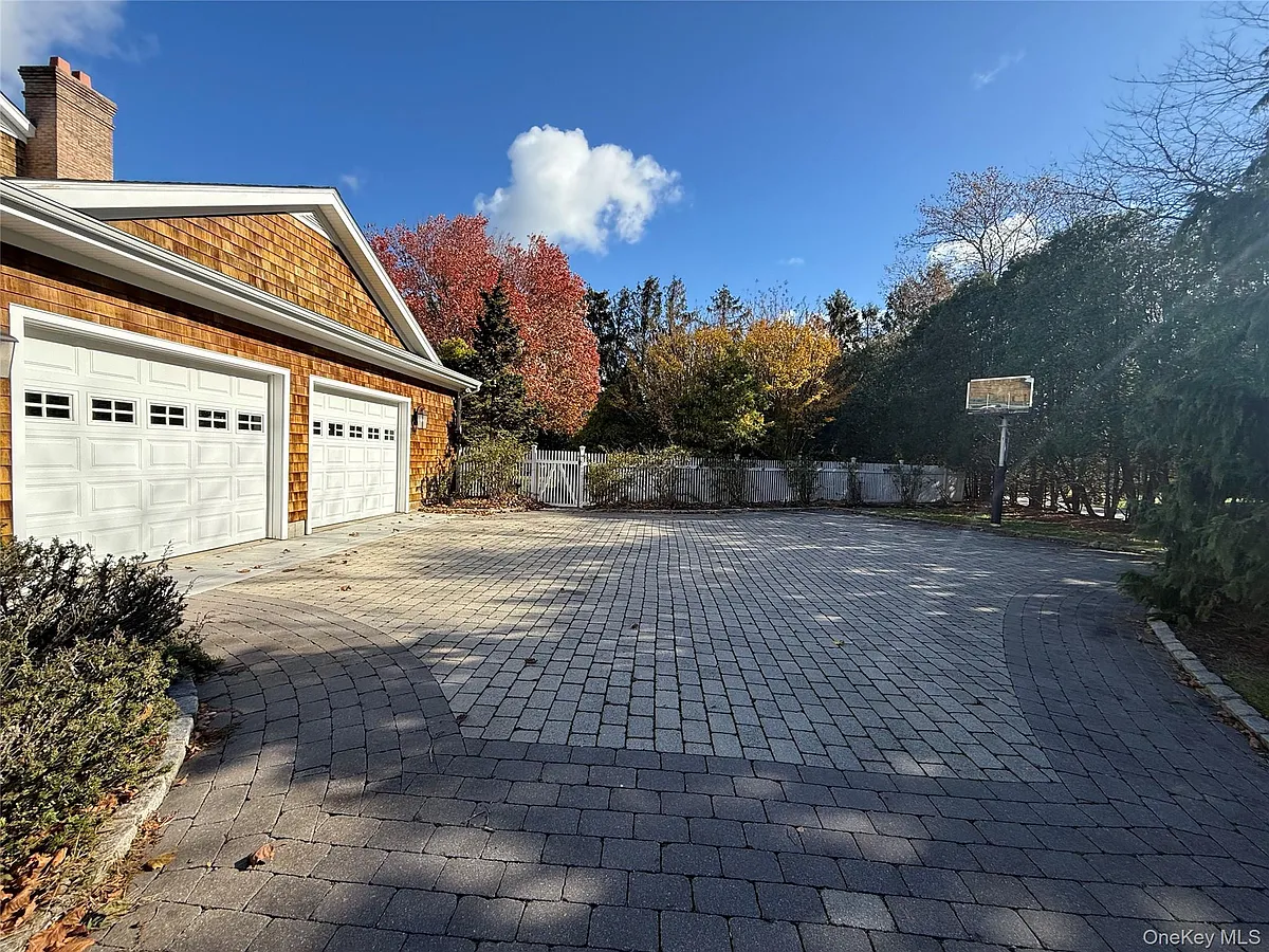 Building Photo - 2465 Fairway Dr