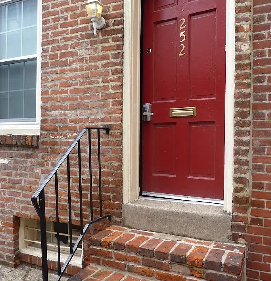252 S Alder St — Photo 1
