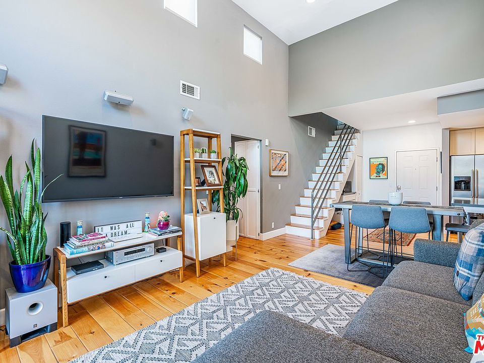 1st image of 1420 N Stanley Ave APT 205