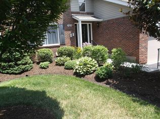 610 Pine Ridge Trails Ct APT 104, Ballwin, MO 63021