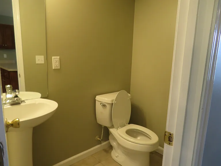 204 Springfield Cir #B — Photo 5