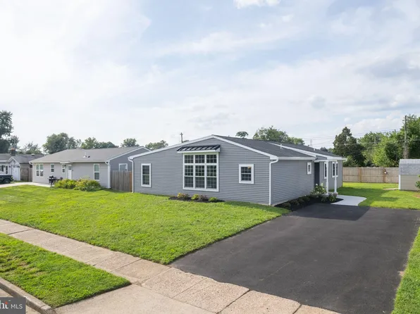 279 Willow Dr, Levittown, PA 19054