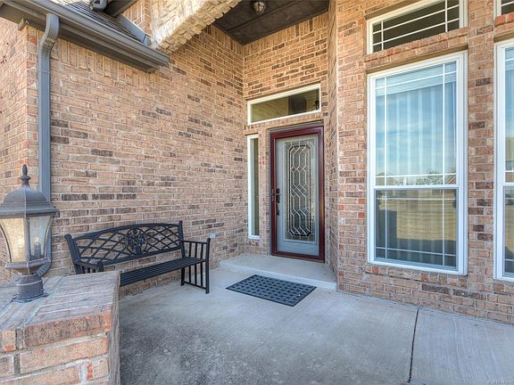 2nd image of 213 Sagebrush Dr