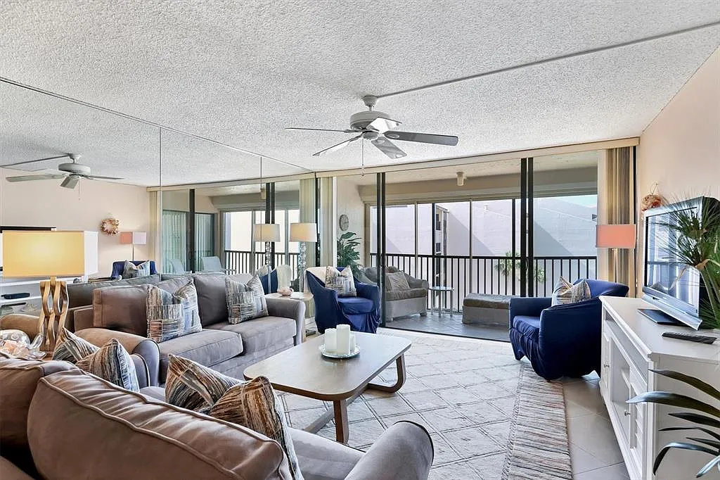 2 bed, 2.0 bath, 1265 sqft, $12,000 — Photo 4