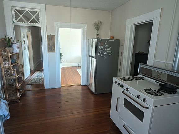 4th image of 32 Bridge St #7