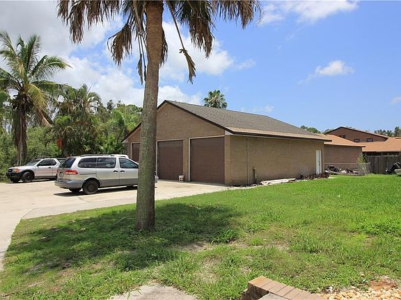 4th image of 17425 W Carnegie Cir #17429