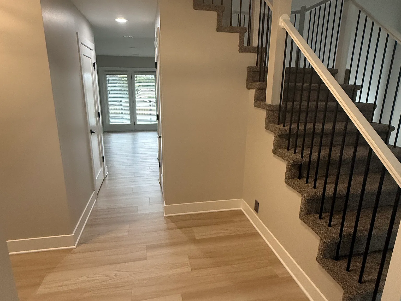 5 bed, 3250 sqft, $3,750 — Photo 2