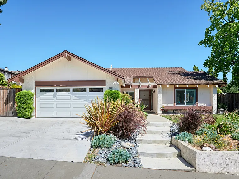 3078 N Saddleback Ct — Photo 1